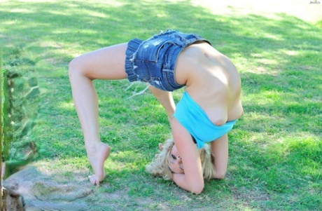 Flexible blond teen exposes herself in public before sinking a toy in her twat 19076017