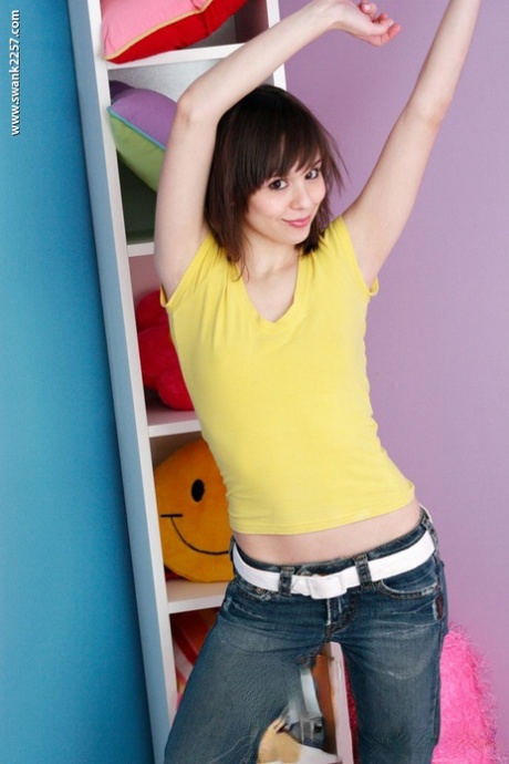 18 year old girl Ariel Rebel finger spreads her pussy after undressing 27043156