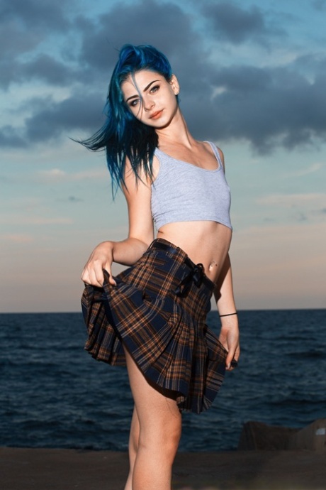 Solo girl Ivy Blue gets totally naked with wide open waters behind her 30428914