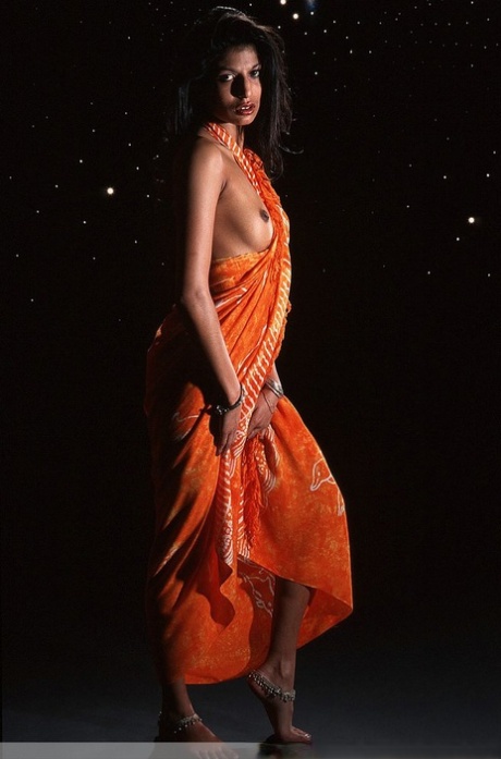 Indian solo girl works free of her traditional clothing while going barefoot 56527201