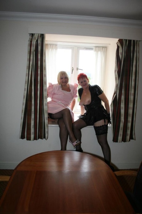 Older redhead Valgasmic Exposed and her lesbian friend expose themselves 36398651