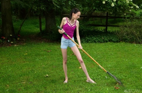 Skinny teen Aria Haze spreads her naked pussy after raking the lawn 32511345