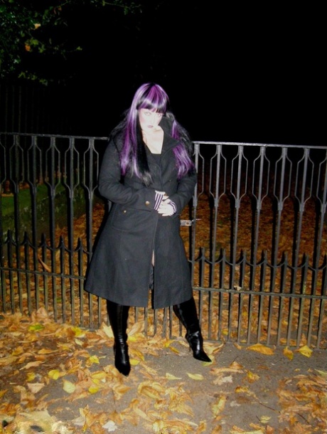 Thick chick Samantha exposes herself at night in black over the knee boots 26776293