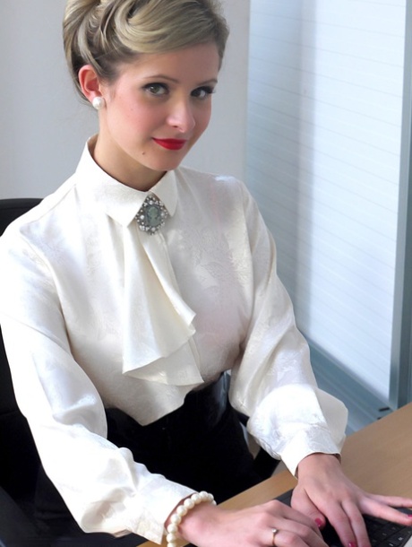 Sexy blonde secretary Elle Richie strips to stockings in vintage pinup porn 96415633