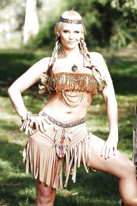 Big titted babe in indian costume stripping and posing outdoor 16292956