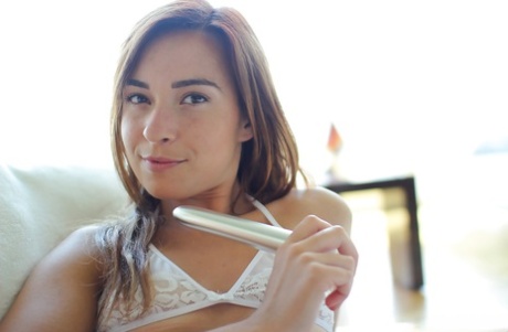 Cute young girl Kaylee Haze masturbates her shaved pussy up close 91893435