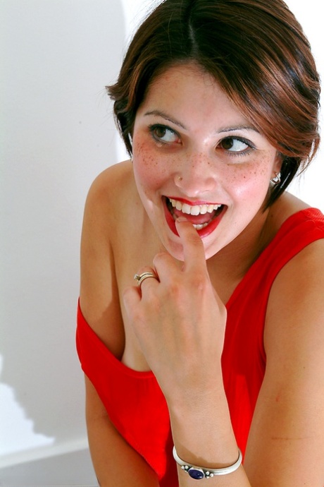 Short haired Latina amateur flashing hairy pussy underneath skirt 37636706