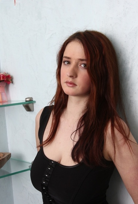 Amateur teen Maria Beaumont works her twat over with a dildo in the bathroom 30044961