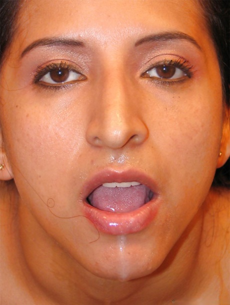 Angel Flirt gives a blowjob and gets her shaved twat cocked up 11995205