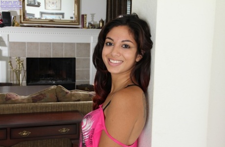Sweet latina amateur slowly uncovering her tempting curves 92391301